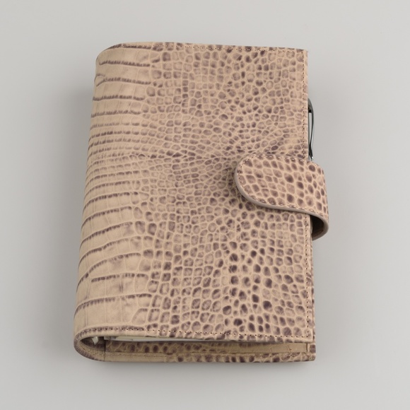 Aloha, Hola, Bonjour, Hello, Kon'nichiwa, =) - Picture 2 of 2